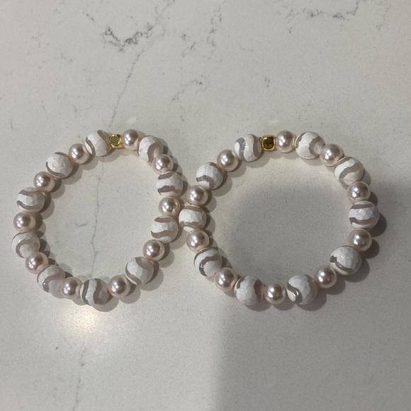 Snowballs Bracelet - White striped Agate with Pearls in 7” - Picture 3 of 6
